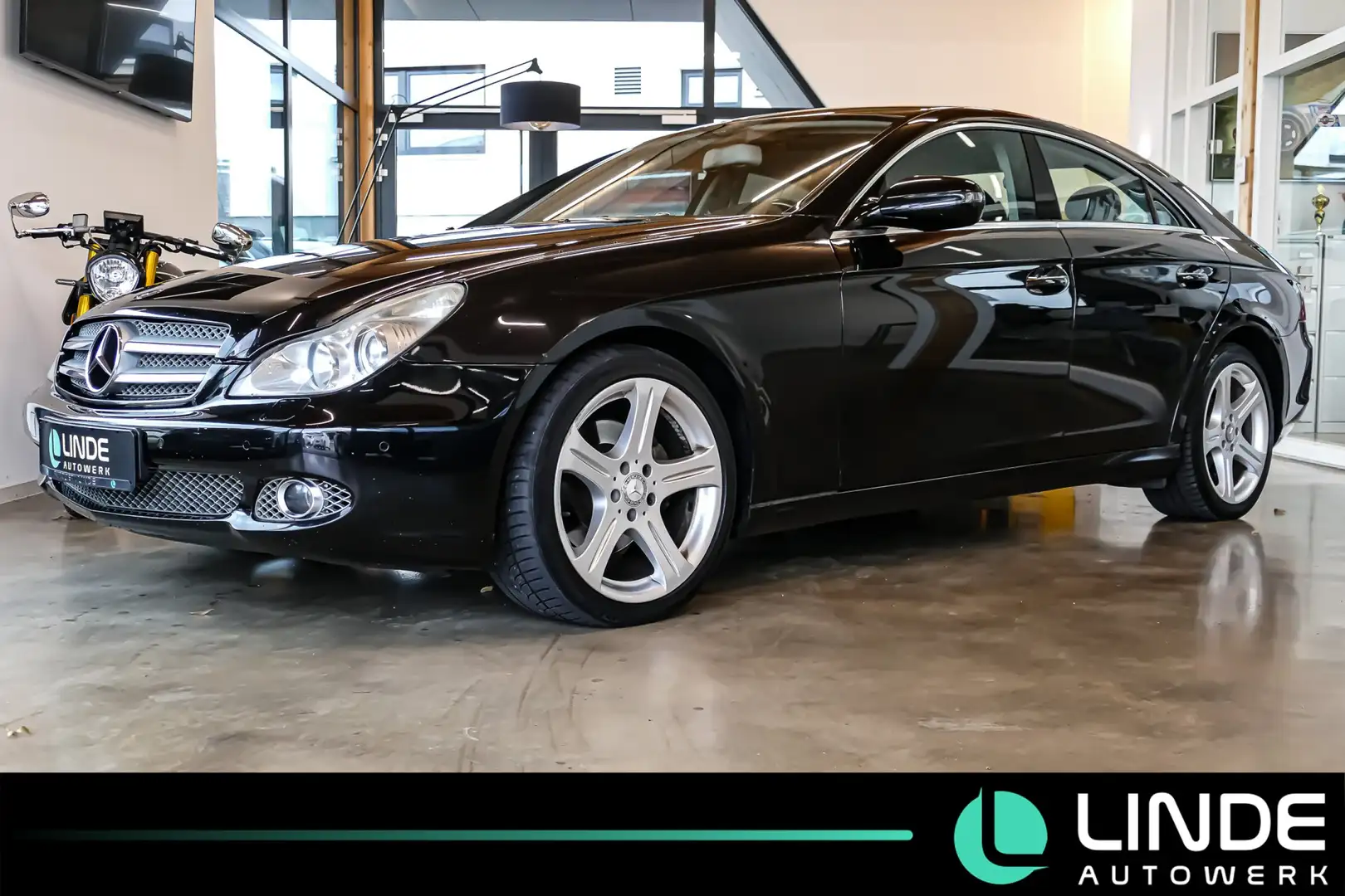 Mercedes-Benz CLS 320 |LEDER|NAVI|SHZ|PDC|TEMPO.|18 ALU Schwarz - 1