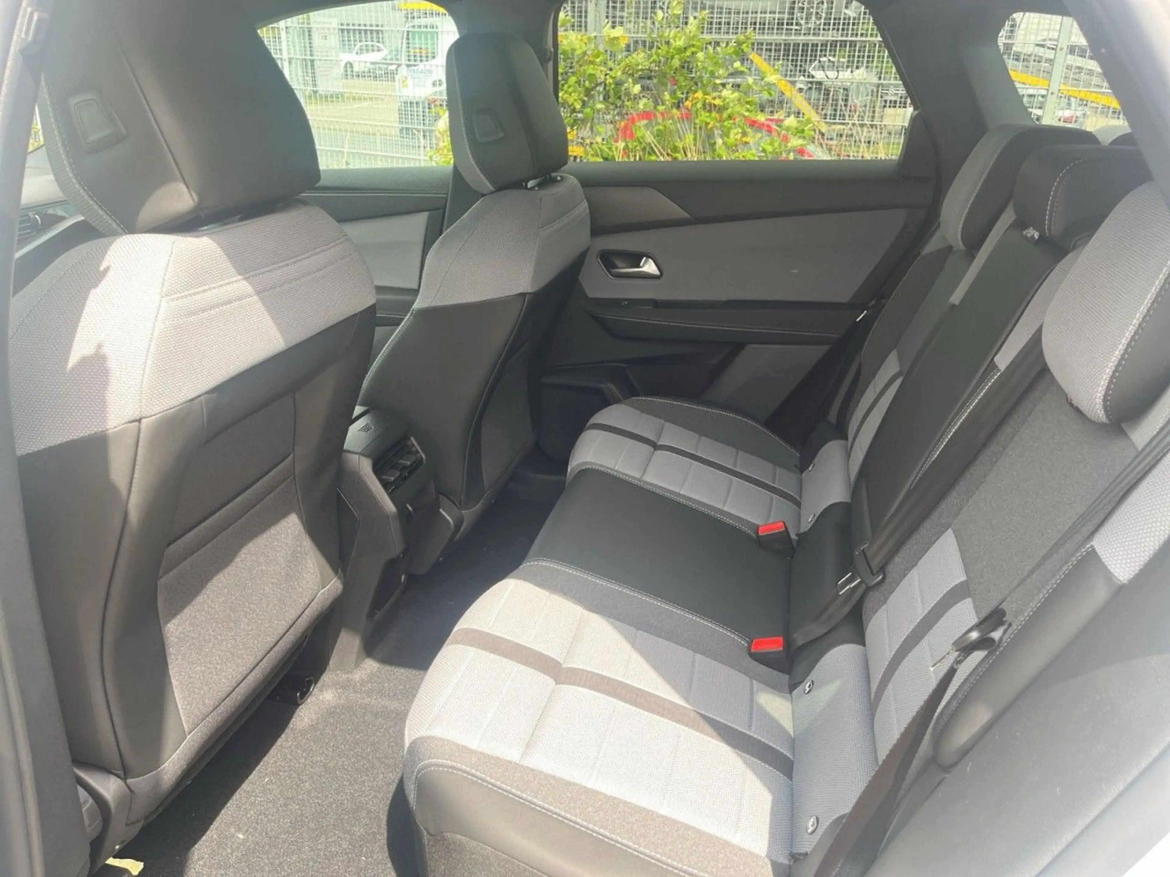 Opel Grandland Electric GS *Kamera/AHK/Navi* — photo 6