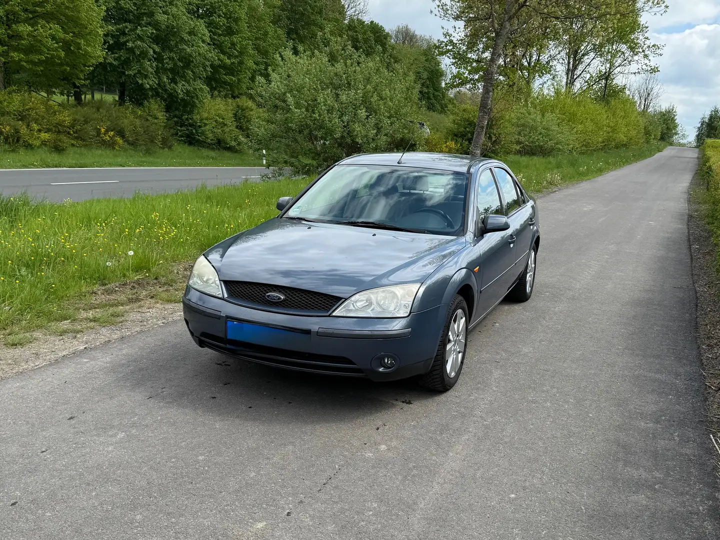 Ford Mondeo Mondeo 1.8 Ghia Grau - 1