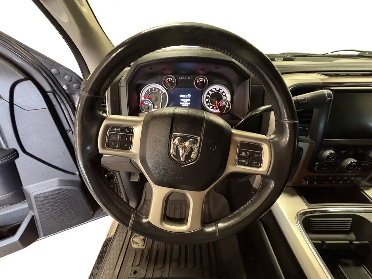 RAM 3500 снимка RAM 3500