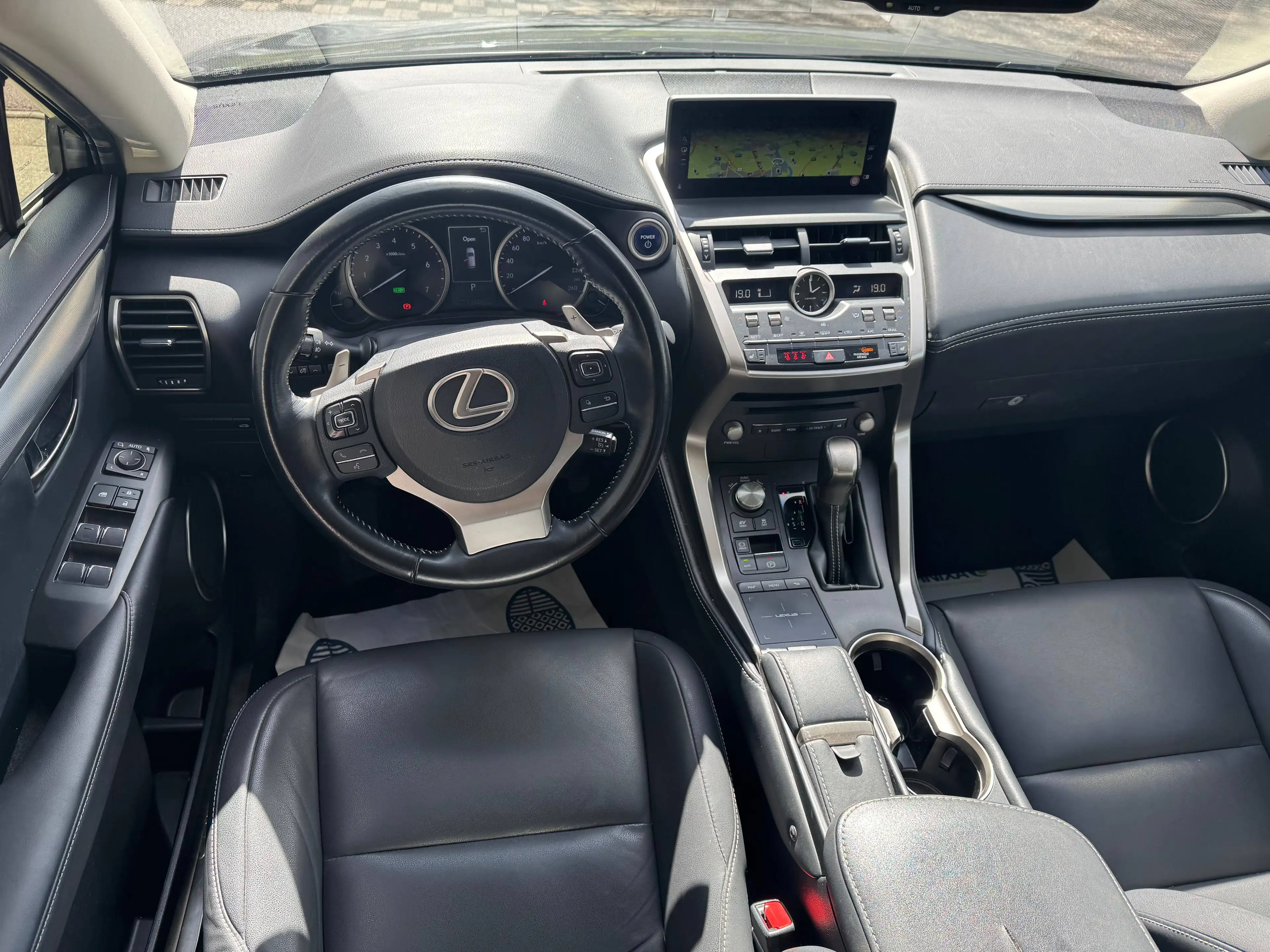 Lexus NX 300h NX 300h 2.5i AWD Business Plus E-CVT — photo 12