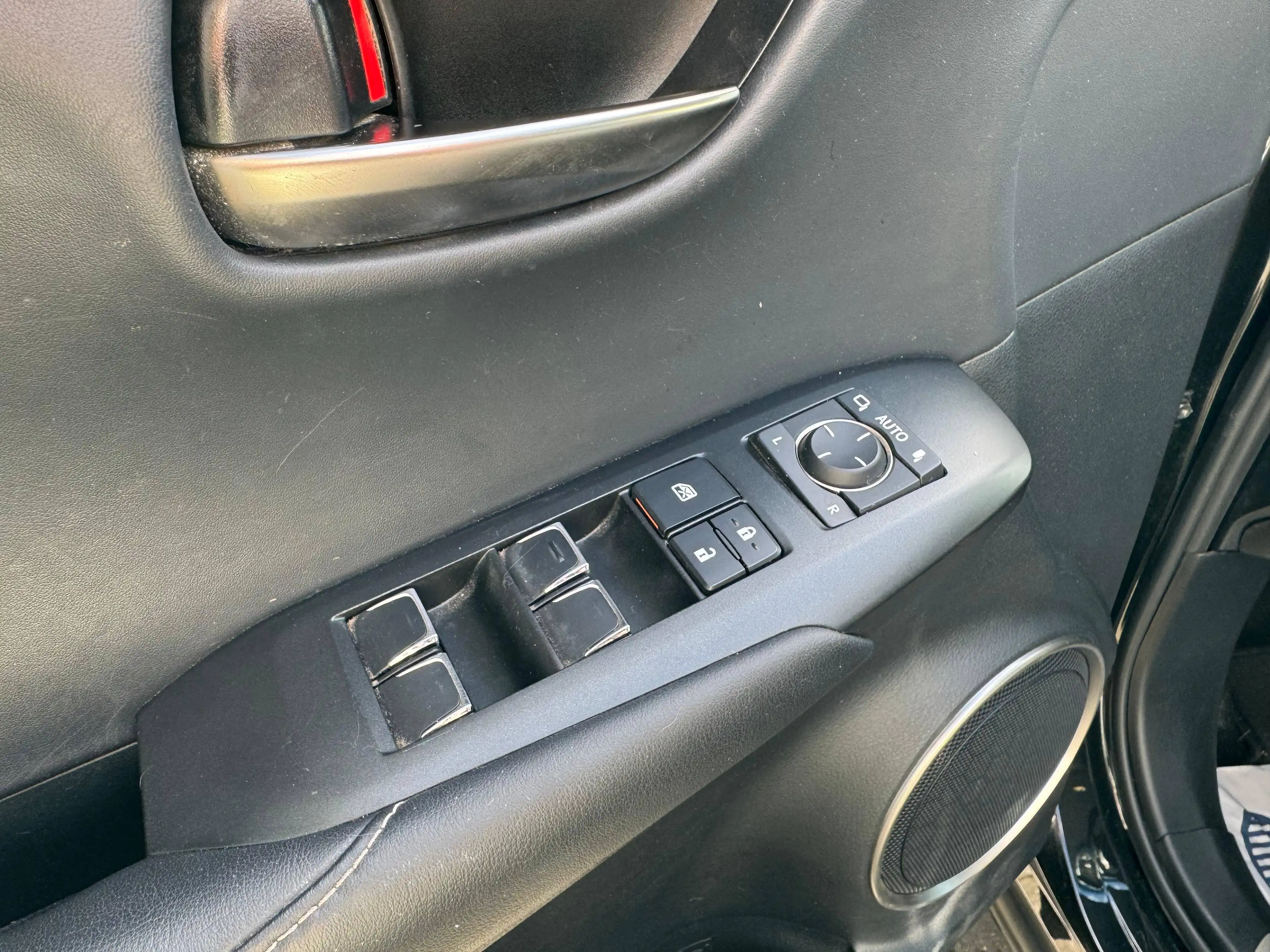 Lexus NX 300h NX 300h 2.5i AWD Business Plus E-CVT — photo 14