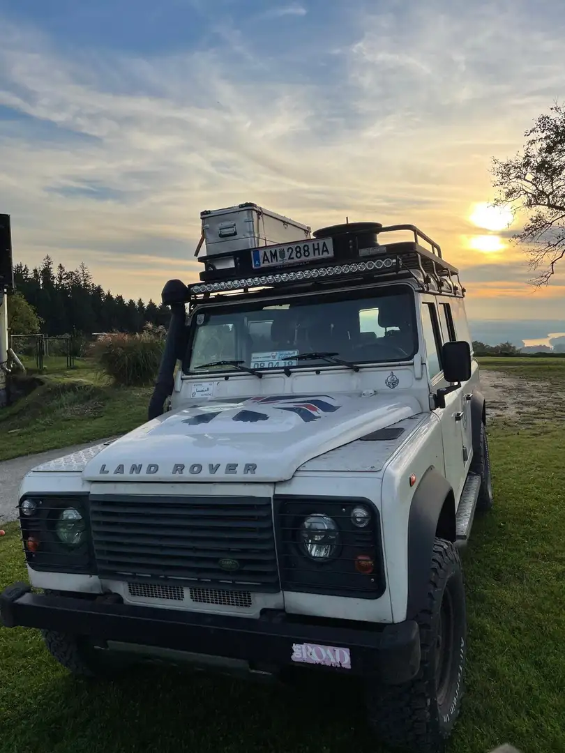 Land Rover Defender Defender 110" Station Wagon E 2,4 TD E Weiß - 2