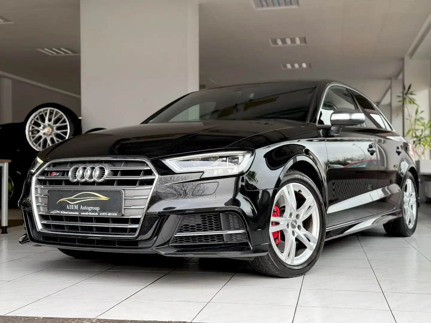 Audi S3 2.0 TFSI Lim. quattro S tronic LED/Navi/Temp Schwarz - 1