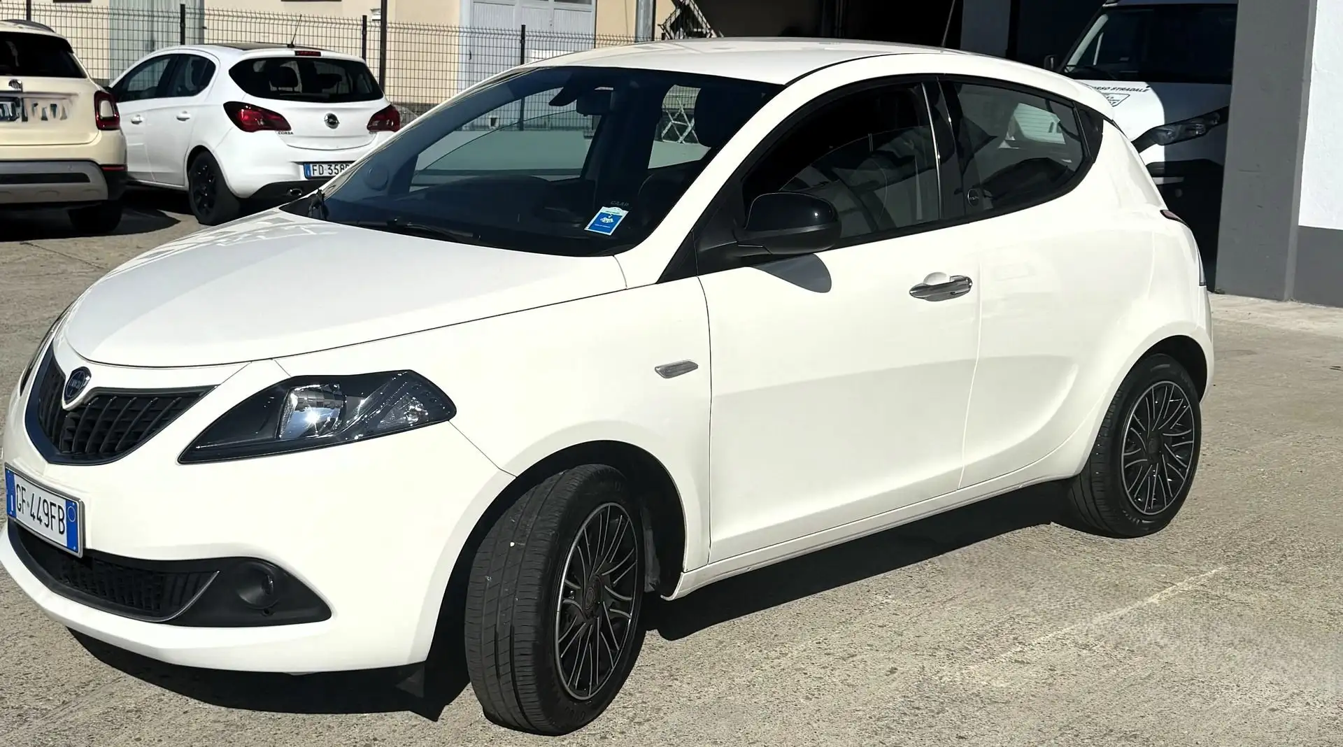 Lancia Ypsilon Ypsilon 1.0 FireFly 5 porte S&S Hybrid Gold Bianco - 2