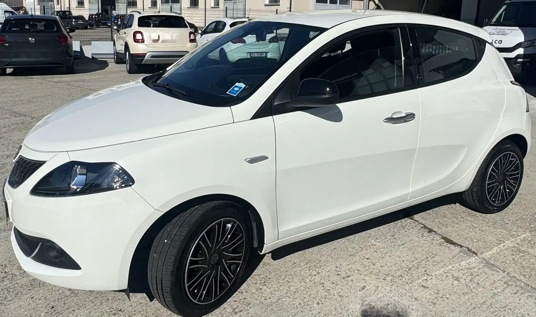 Lancia Ypsilon Ypsilon 1.0 FireFly 5 porte S&S Hybrid Gold Bianco - 1