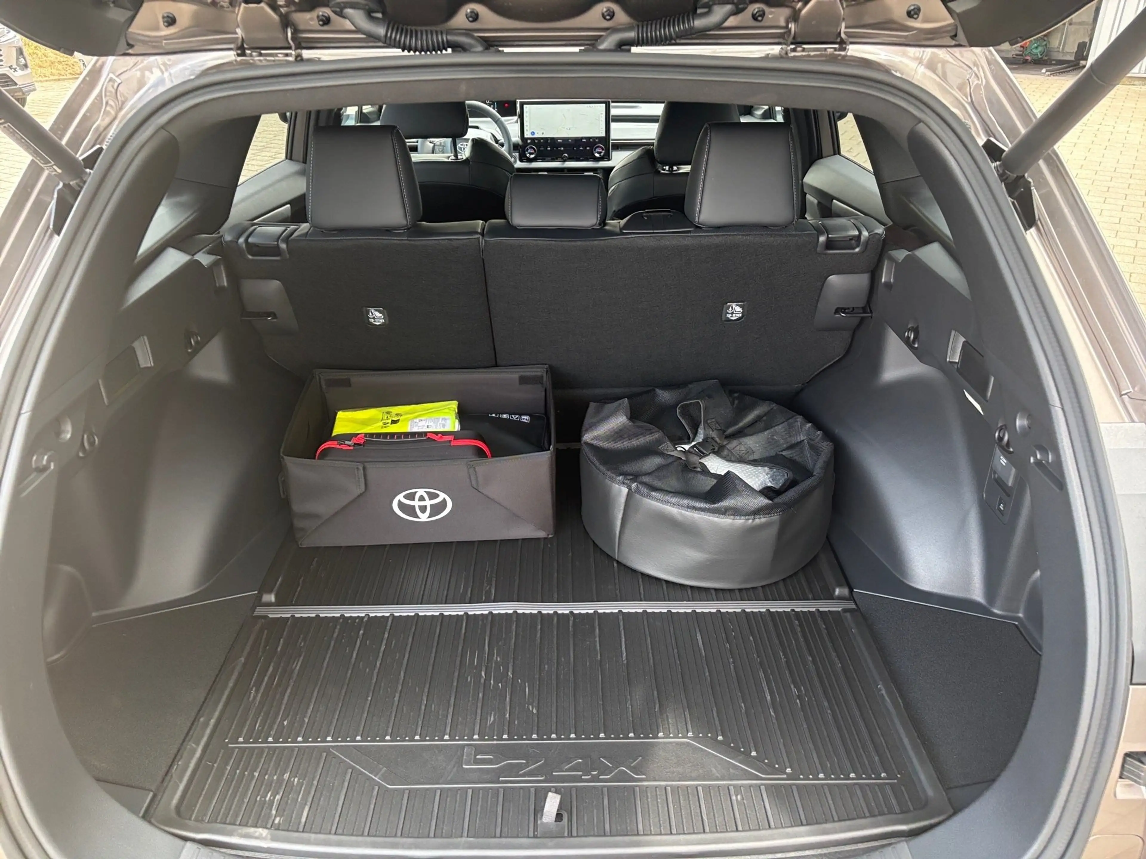 Toyota bZ4X Touring 5-Türer Lounge 4X4 ACC+LED+Navi+SHZ — photo 12