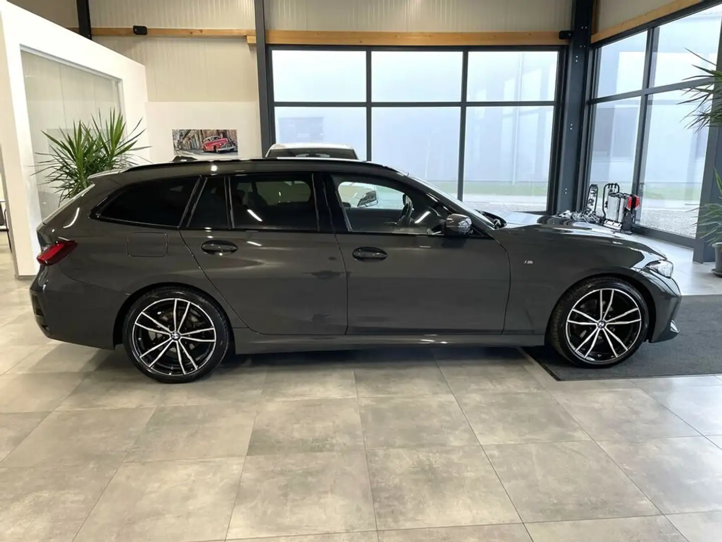 BMW 320 d Touring xDrive M-Sport *LED*PDC*NAV*STH*ACC* Grau - 2
