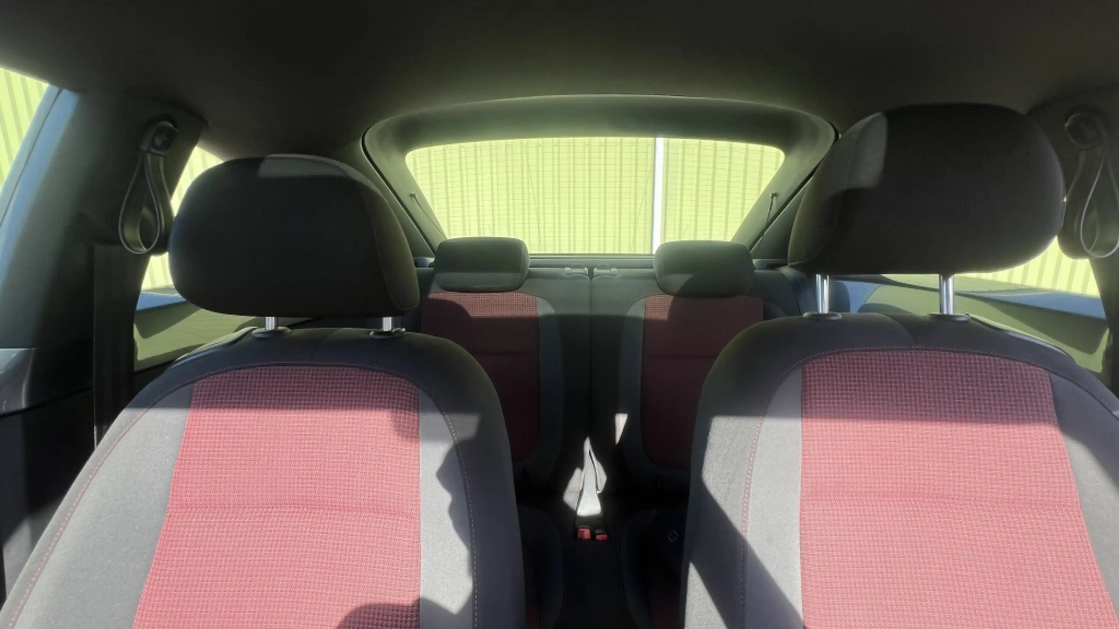 Volkswagen Beetle 1.2 TSI Design — photo 17