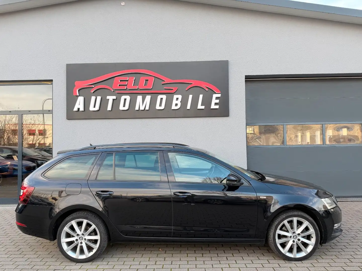 Skoda Octavia Combi Soleil 4x4*Scheinwefer LED* Schwarz - 2