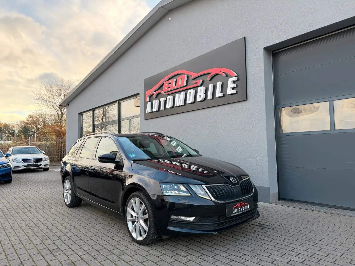 Skoda Octavia Combi Soleil 4x4*Scheinwefer LED* Schwarz - 1