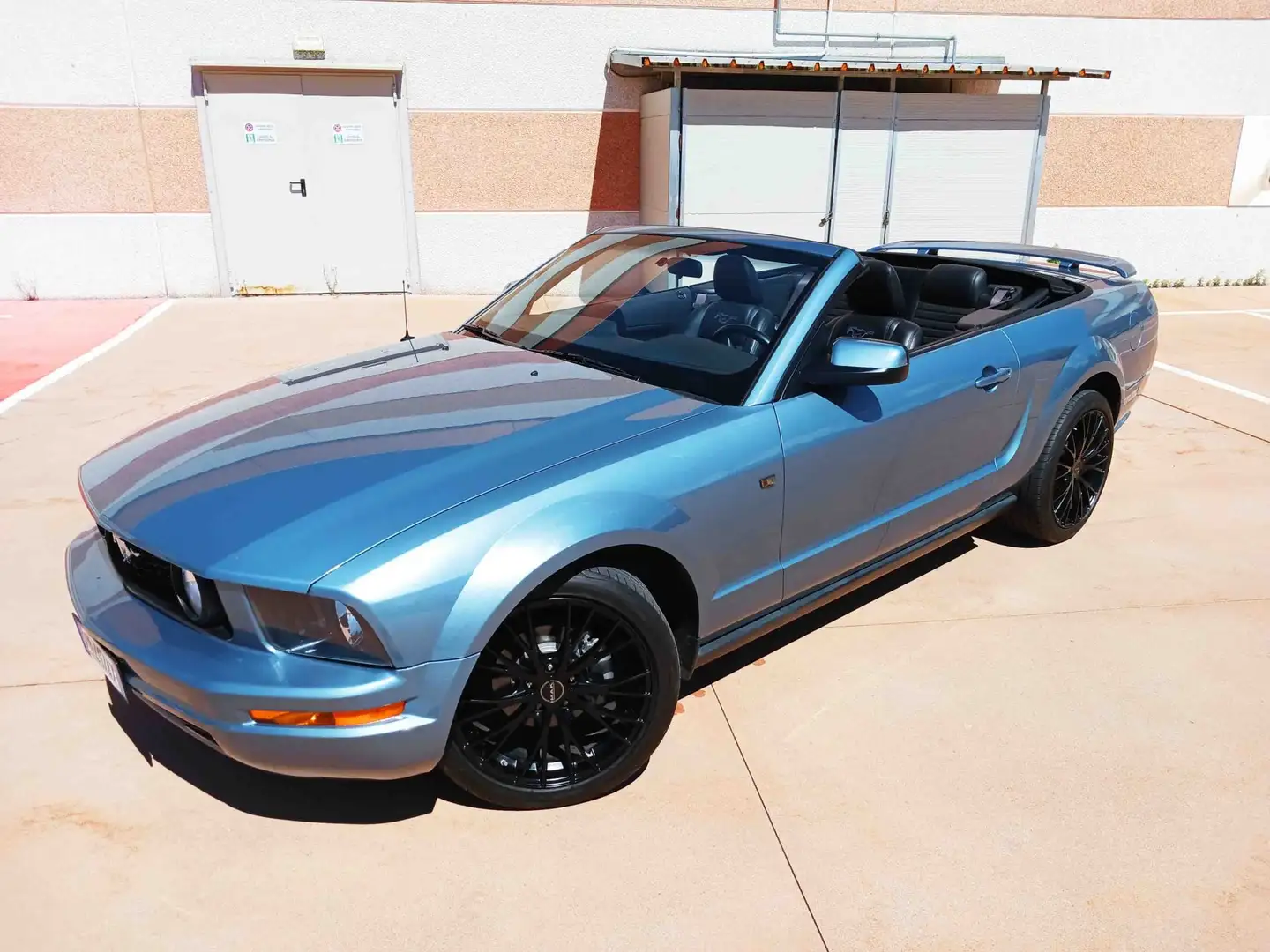 Ford Mustang 4.0 V6 Blau - 1
