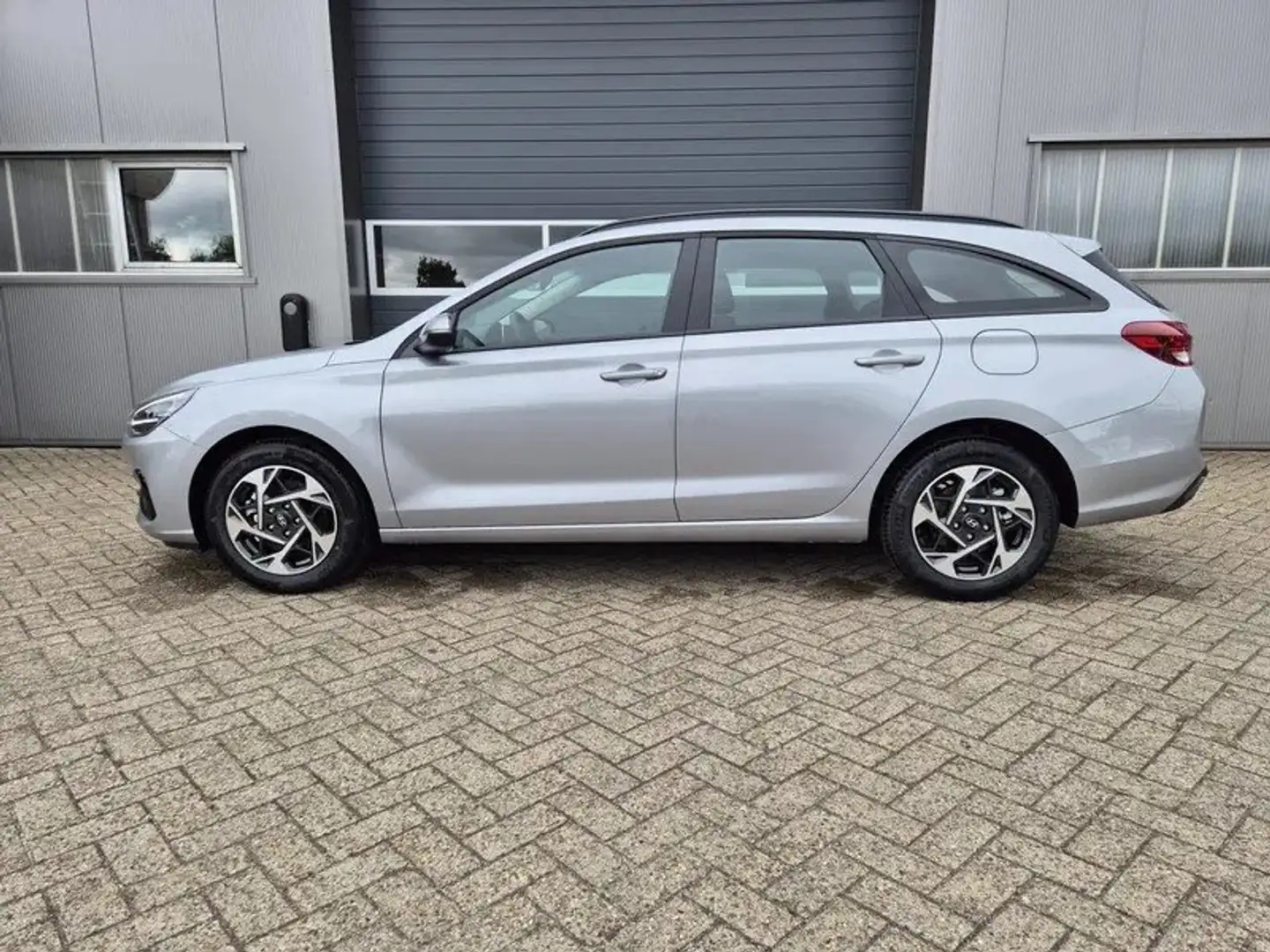 Hyundai i30 Kombi 1.0 T-GDI DCT Silber - 2