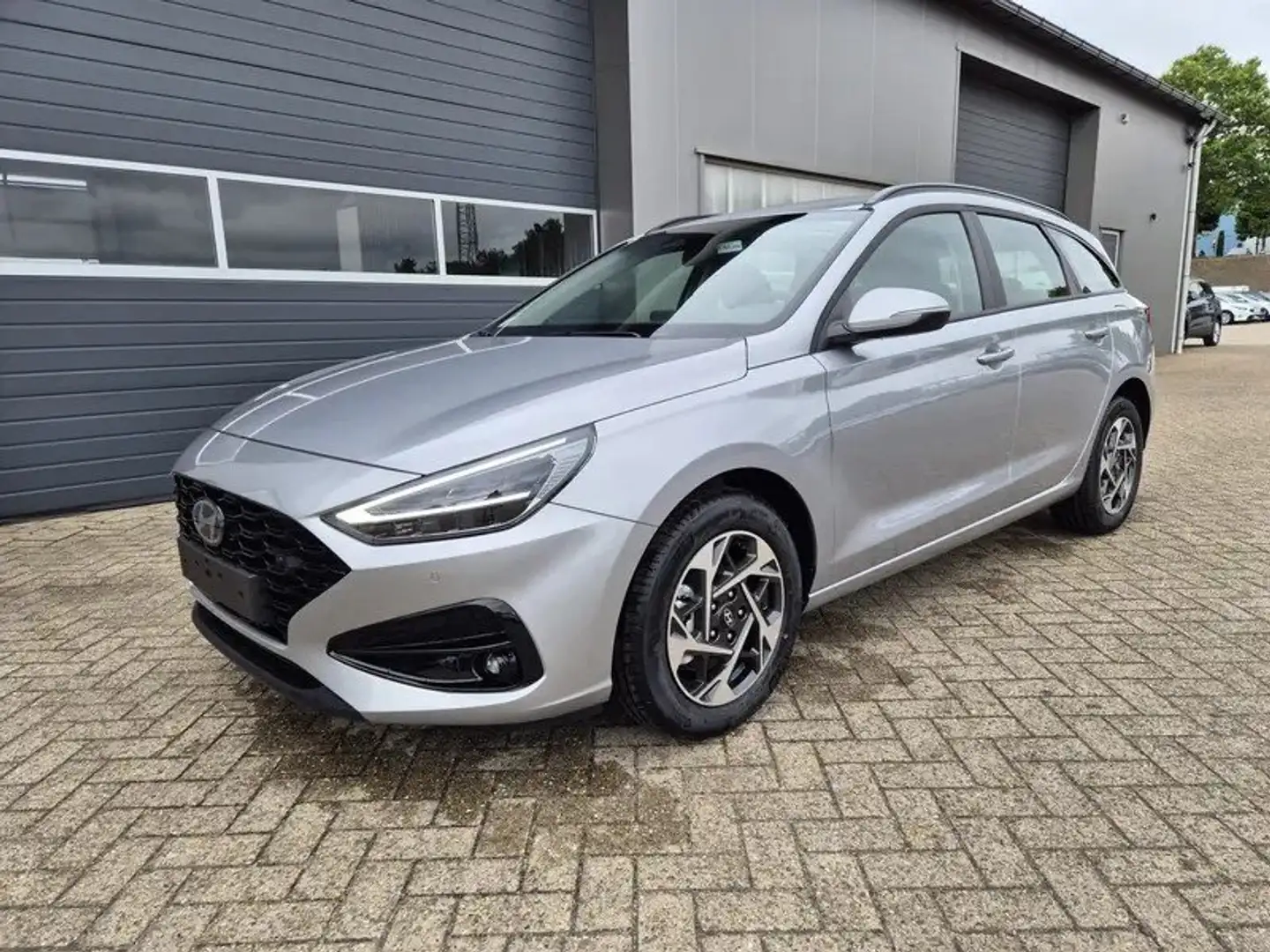 Hyundai i30 Kombi 1.0 T-GDI DCT Silber - 1