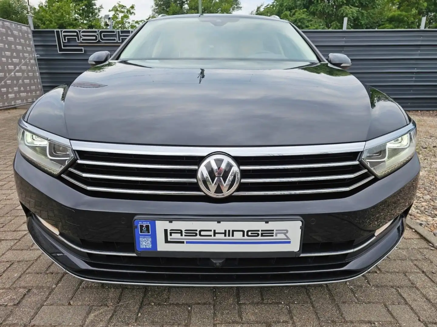 Volkswagen Passat Variant 2.0 HDI Highline DSG LED NAVI 360 Schwarz - 2