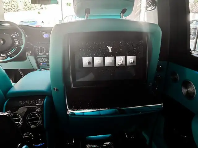 Rolls-Royce Cullinan view 24