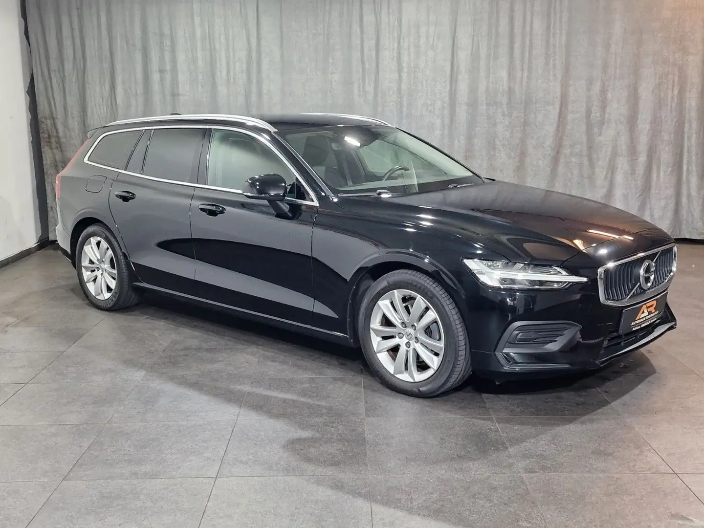 Volvo V60 Kombi Momentum Pro+1 Jahr Garantie Noir - 2