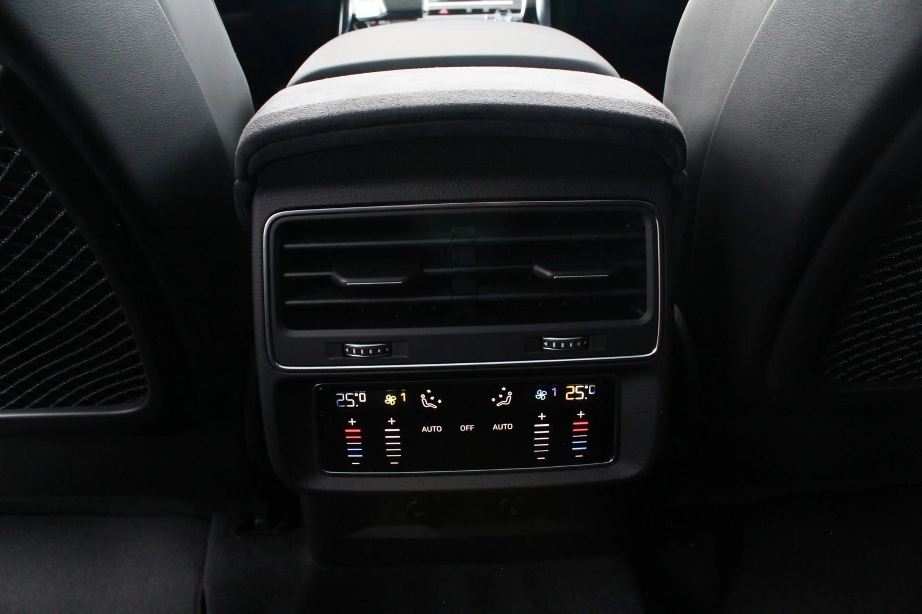 Audi RS Q8 Performance Keramik+AHK+ACC+Pano+Bang & ... — photo 8