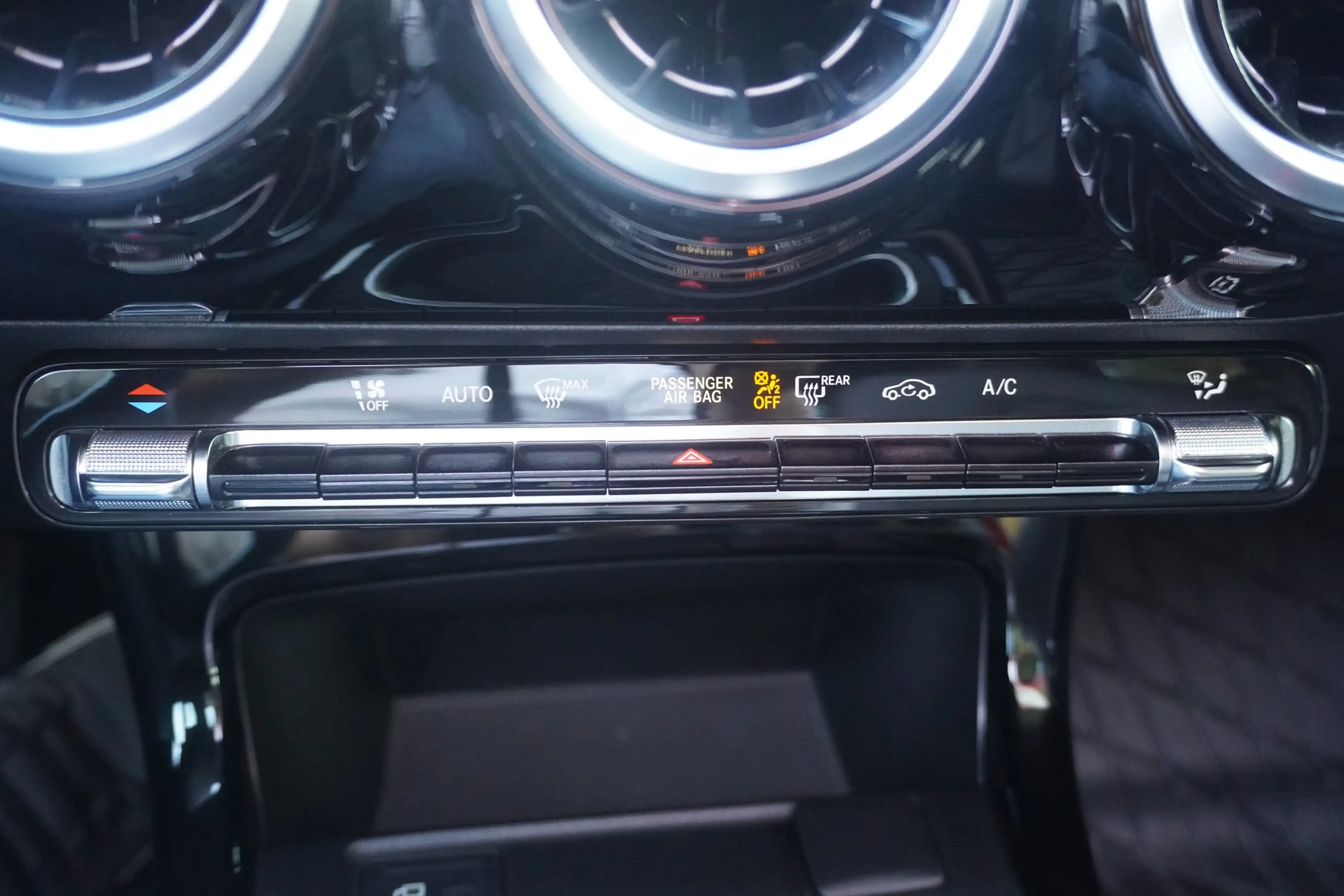 Mercedes-Benz A 200 A200 Progressive Navi Panorama Android Apple PDC — photo 26
