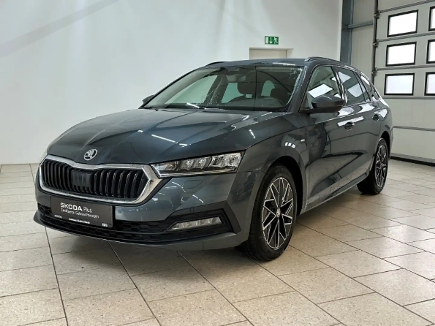 Skoda Octavia 2.0 TDI DSG Combi Clever ACC Navi Kamera Grau - 2