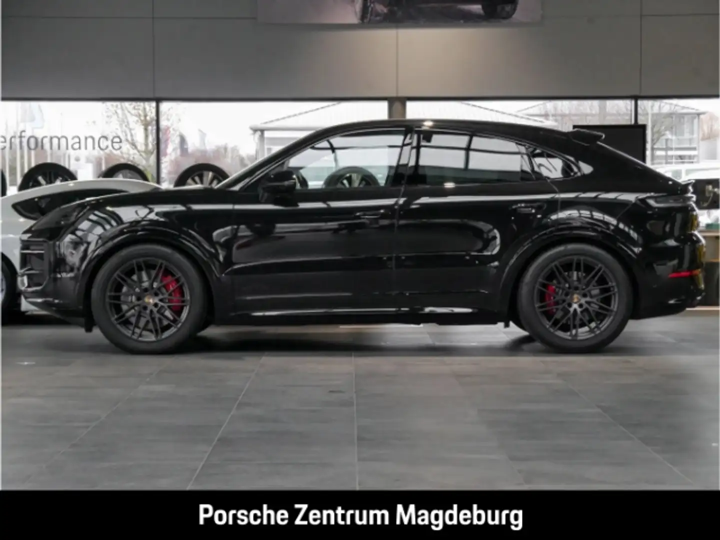 Porsche Cayenne GTS Coupe*INNO*HEAD-UP*PRIVACY* Schwarz - 2