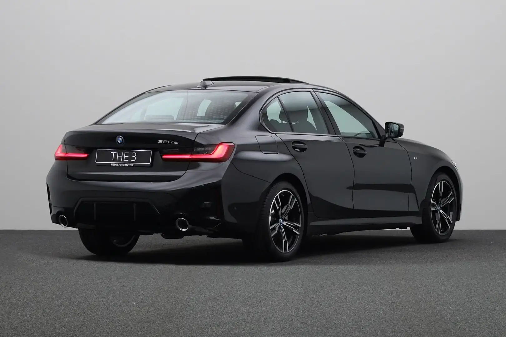 BMW 320 3-serie 320e Zwart - 2