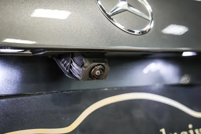 Mercedes-Benz C-Class view 24