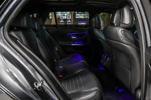 Mercedes-Benz C-Class view 22