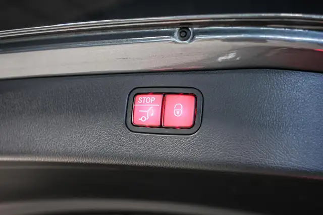 Mercedes-Benz C-Class view 27