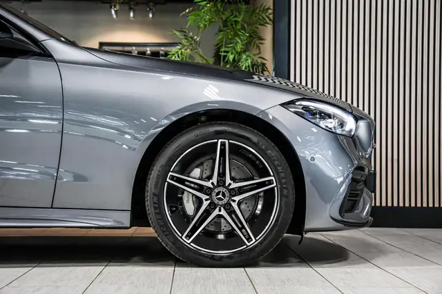 Mercedes-Benz C-Class view 17