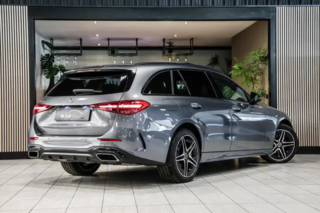 Mercedes-Benz C-Class view 4