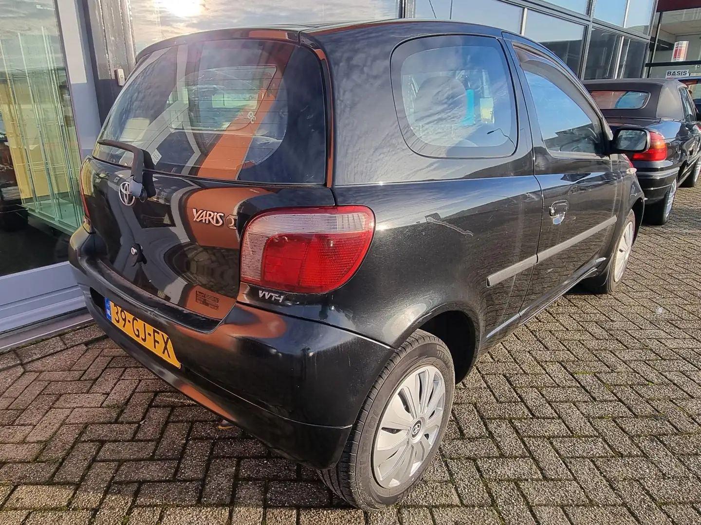 Toyota Yaris 1.3-16V VVT-i Luna Zwart - 2