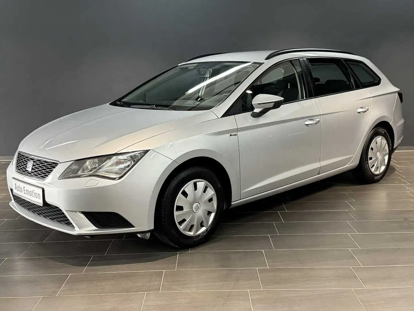 SEAT Leon Sportstourer Reference 1.6 TDI Start&Stop Silber - 1