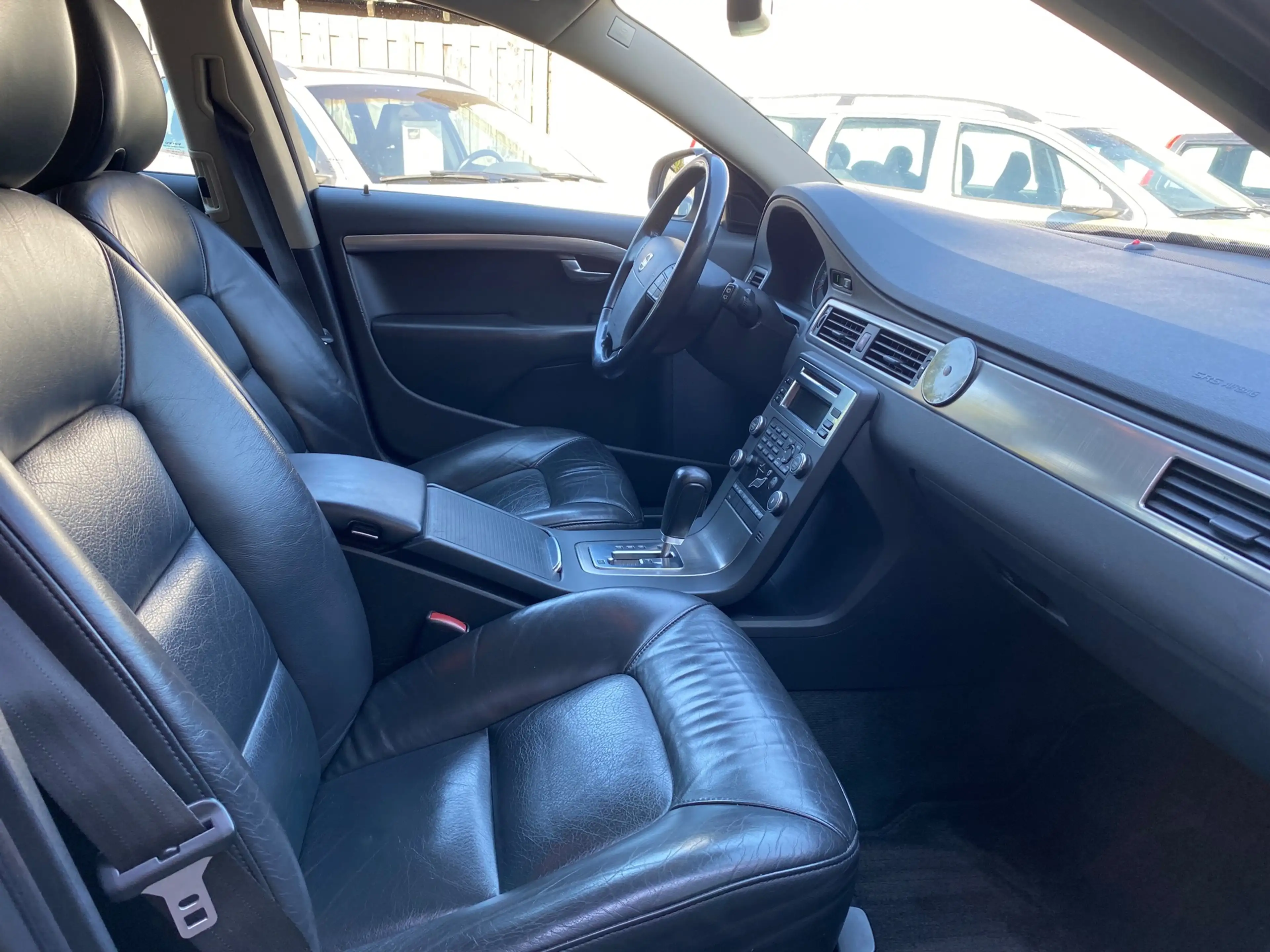 Volvo V70 2.5T Momentum Automaat LEER / PDC / TREKHAAK — photo 10