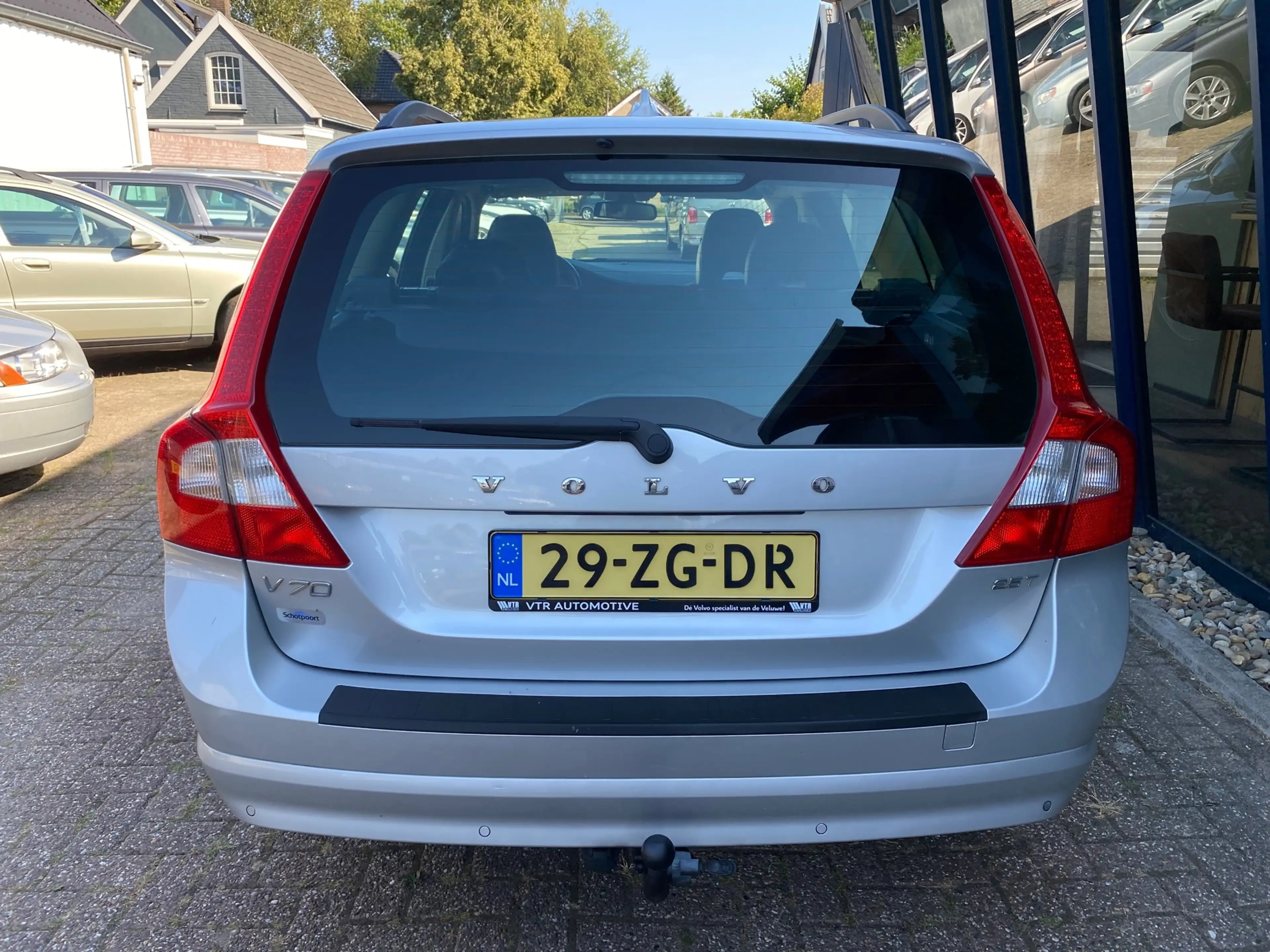Volvo V70 2.5T Momentum Automaat LEER / PDC / TREKHAAK — photo 3