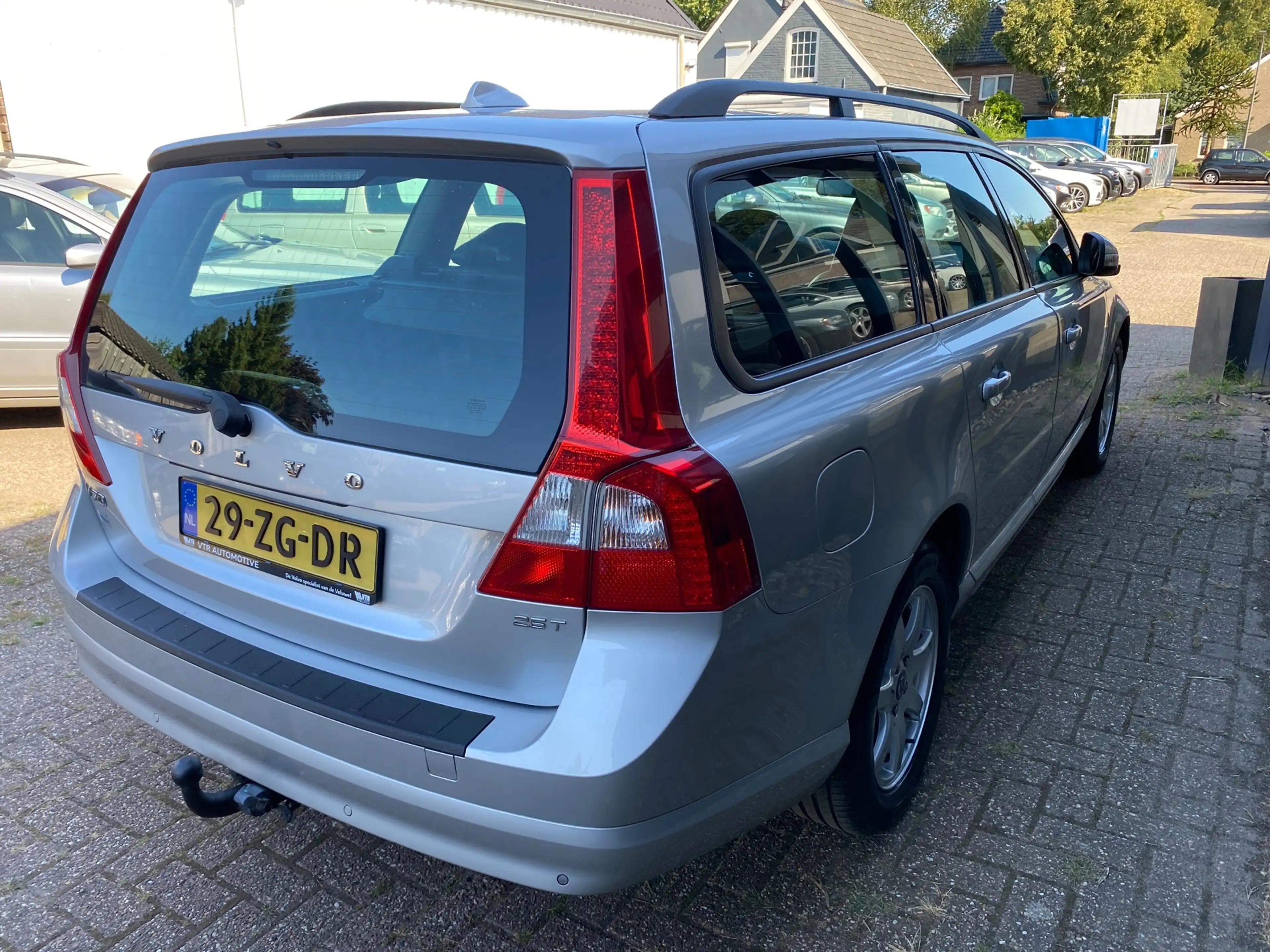 Volvo V70 2.5T Momentum Automaat LEER / PDC / TREKHAAK — photo 4