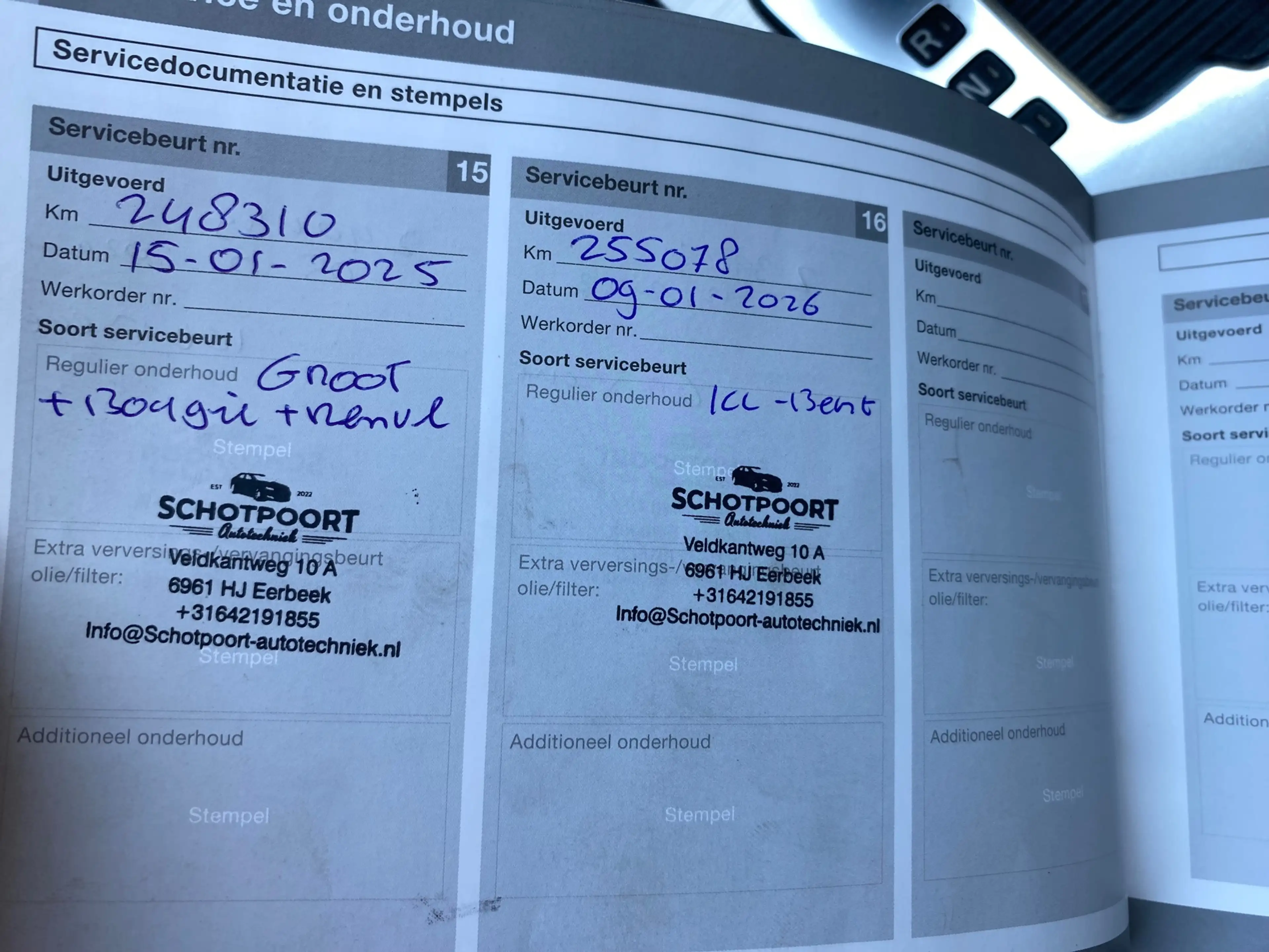 Volvo V70 2.5T Momentum Automaat LEER / PDC / TREKHAAK — photo 26