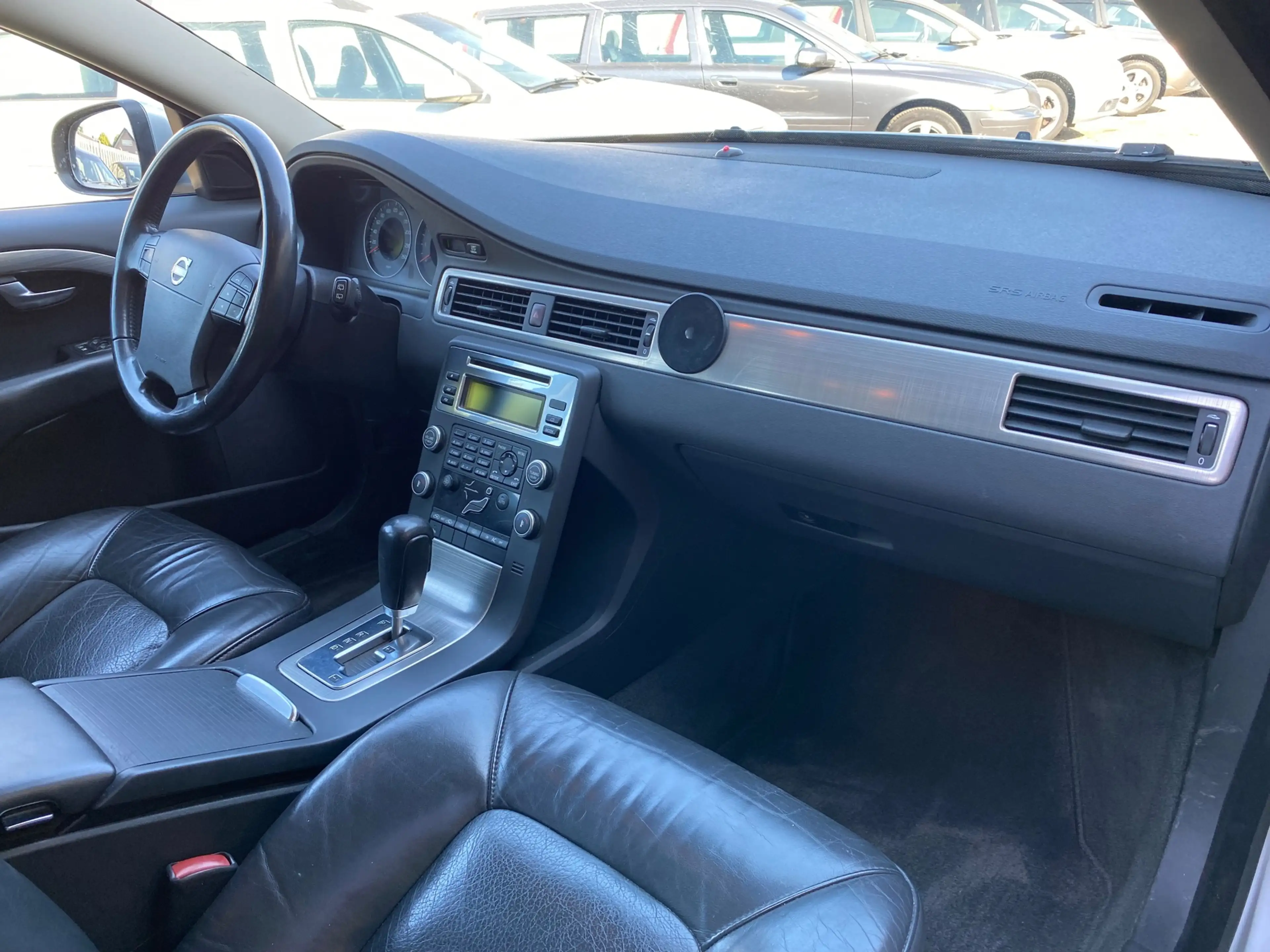 Volvo V70 2.5T Momentum Automaat LEER / PDC / TREKHAAK — photo 12