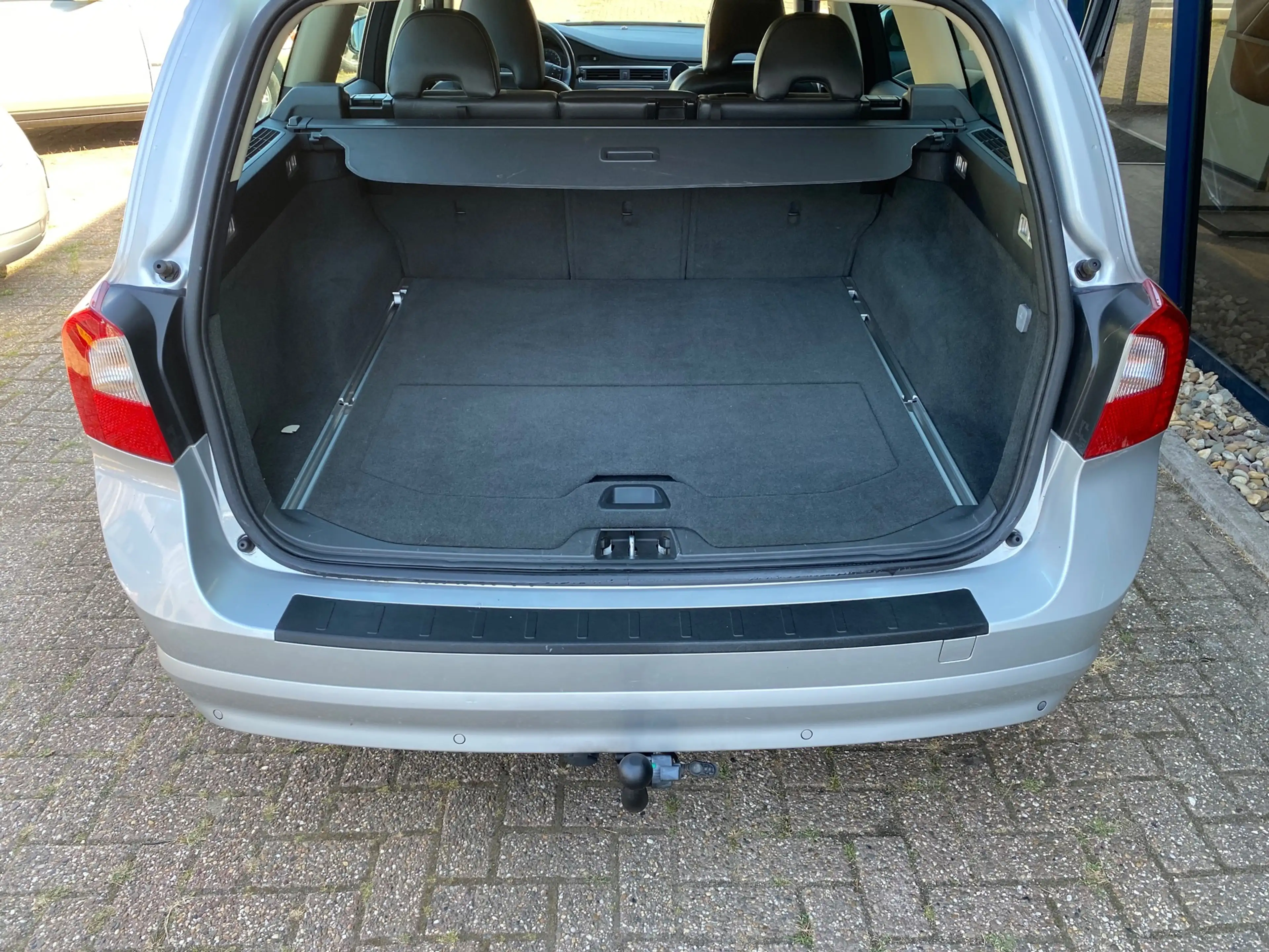 Volvo V70 2.5T Momentum Automaat LEER / PDC / TREKHAAK — photo 14