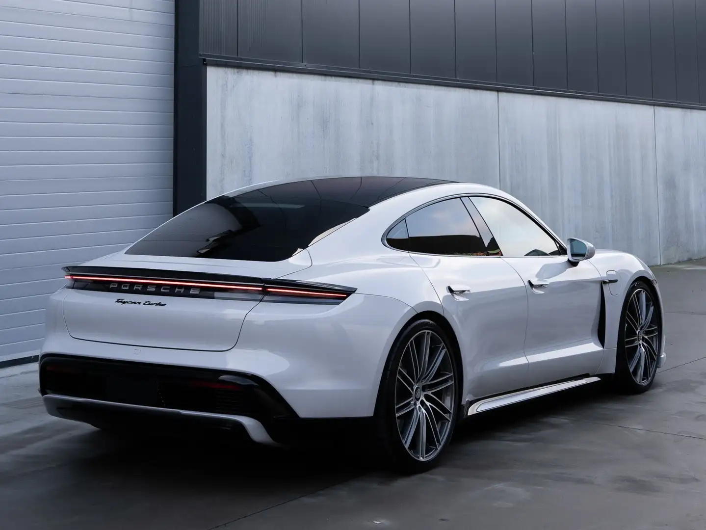 Porsche Taycan Turbo - 2