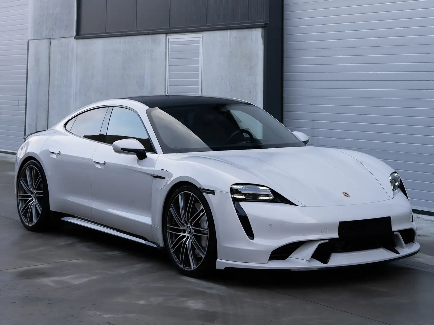 Porsche Taycan Turbo - 1