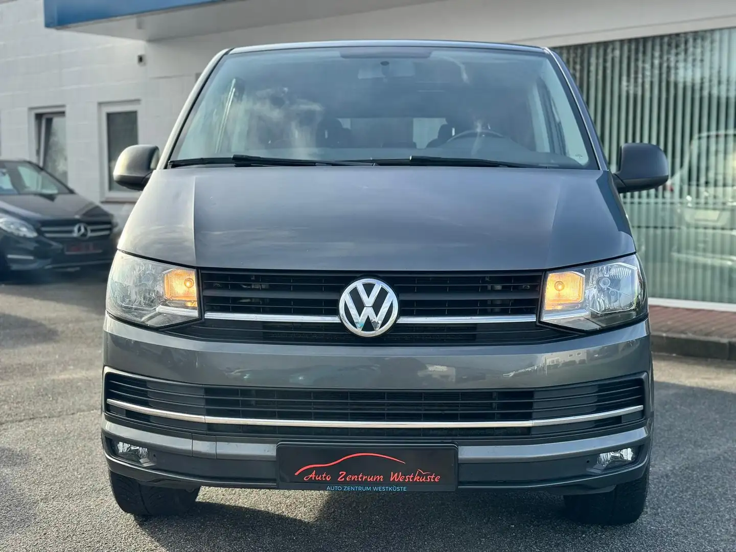 Volkswagen T6 Multivan 2.0 TDI Trendline 7Sitzer Klima Grijs - 2