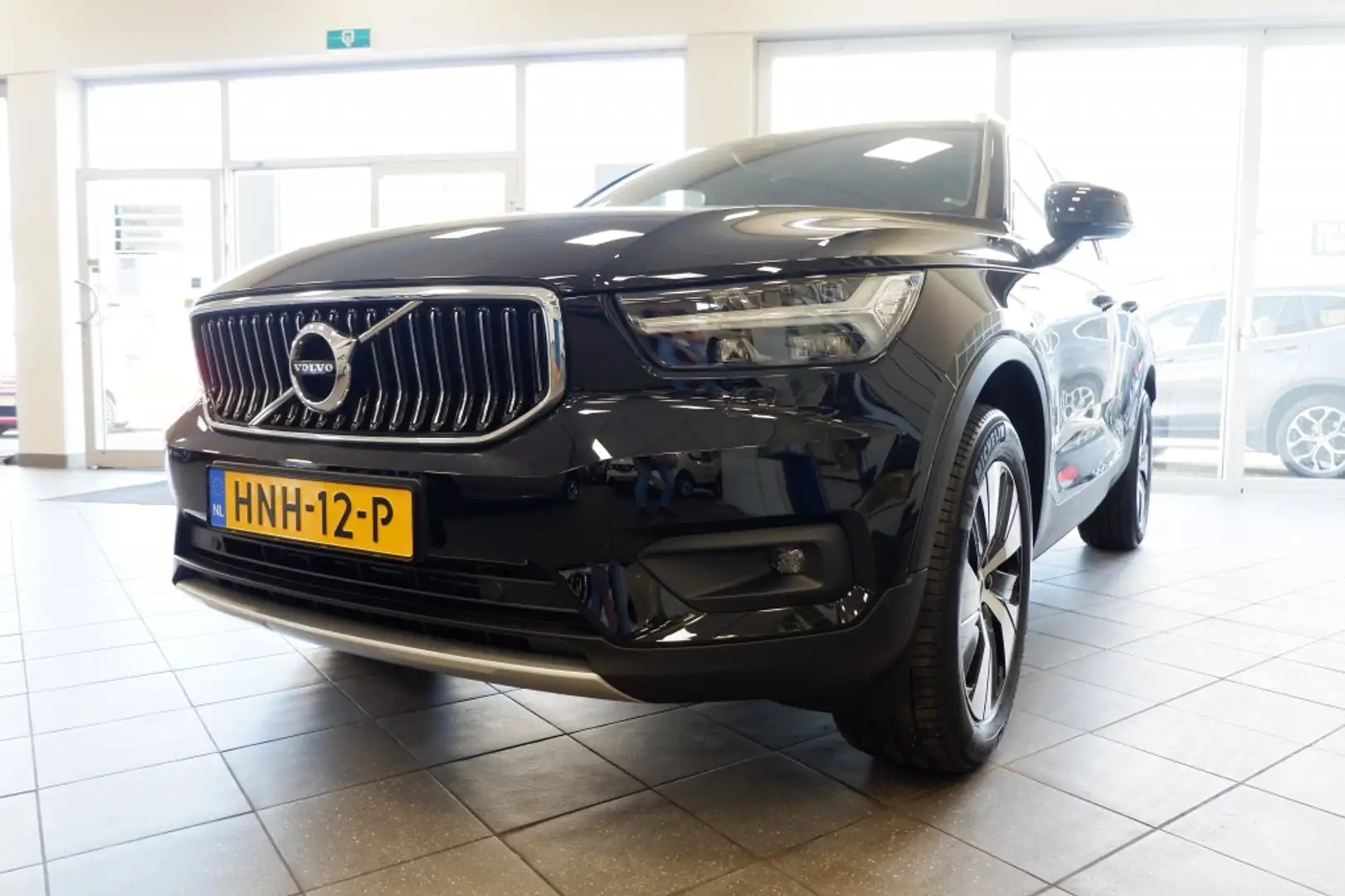 Volvo XC40 1.5 T4 PHEV Rech Inscription Expr. Rijklaarprijs i Noir - 2