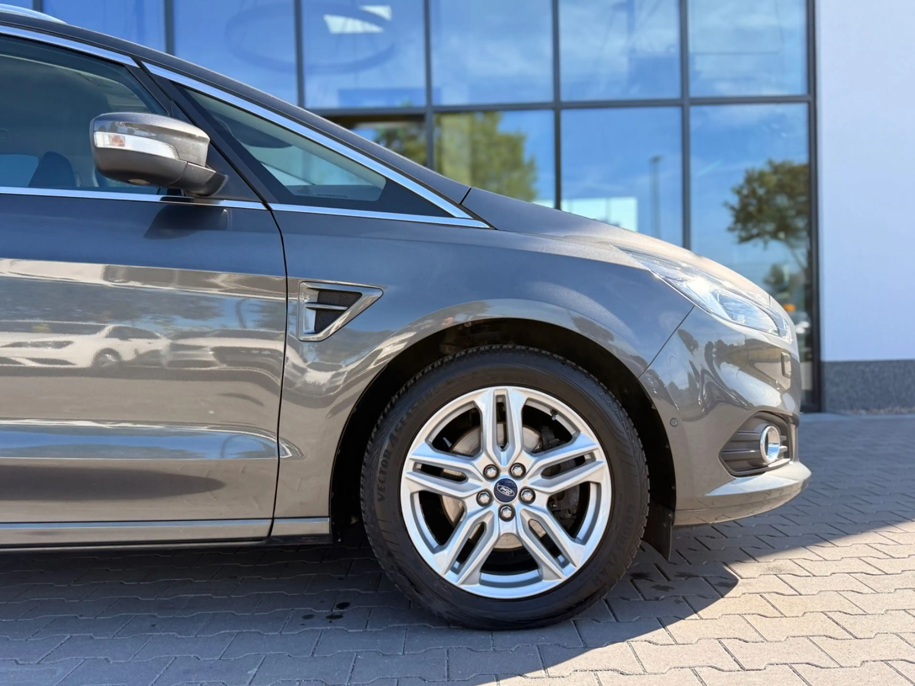 Ford S-Max S-MAX 2.0 EcoBlue Aut. Titanium 7 Sitze 2.Hand — photo 3