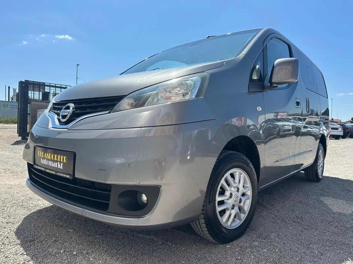 Nissan Evalia 1.5dci Evalia Tekna *R-Kamera*Navi*Alu*Keyless Go* Grijs - 2