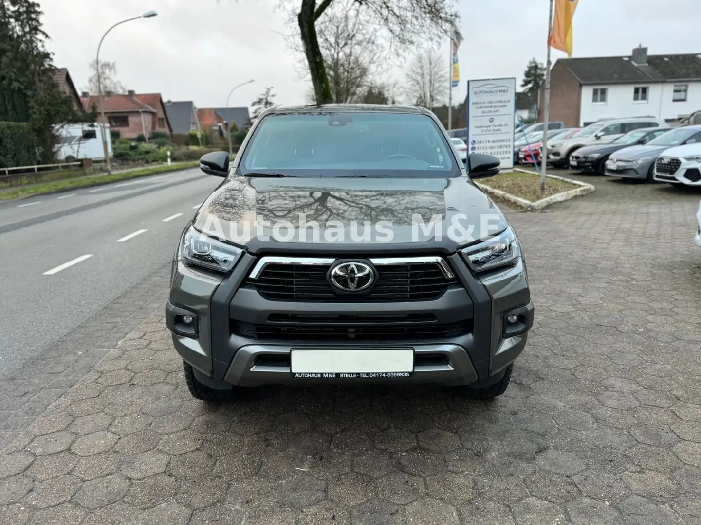 Toyota Hilux 2.8 Invincible DoubleCab *Hardtop+JBL+AHK* Brun - 2