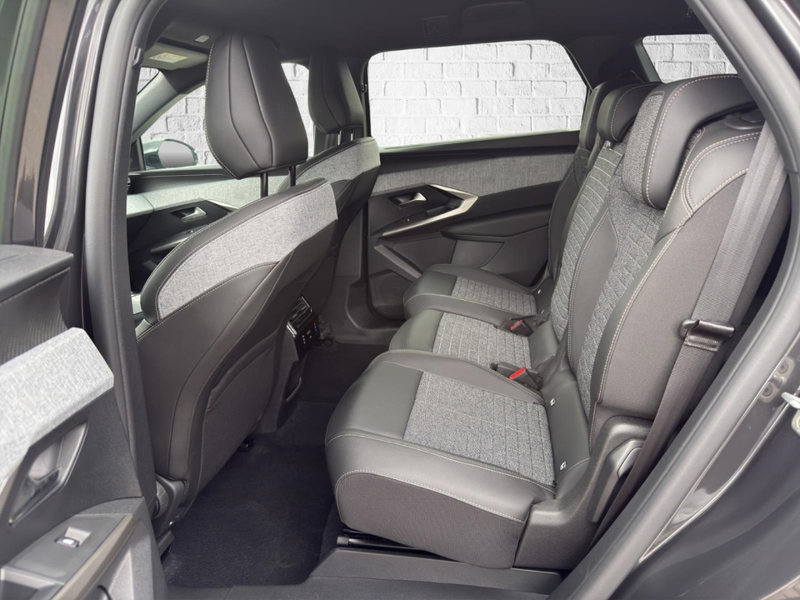 Peugeot 5008 Electric 210 EAT Allure Navi/LED/Winterpaket — photo 11