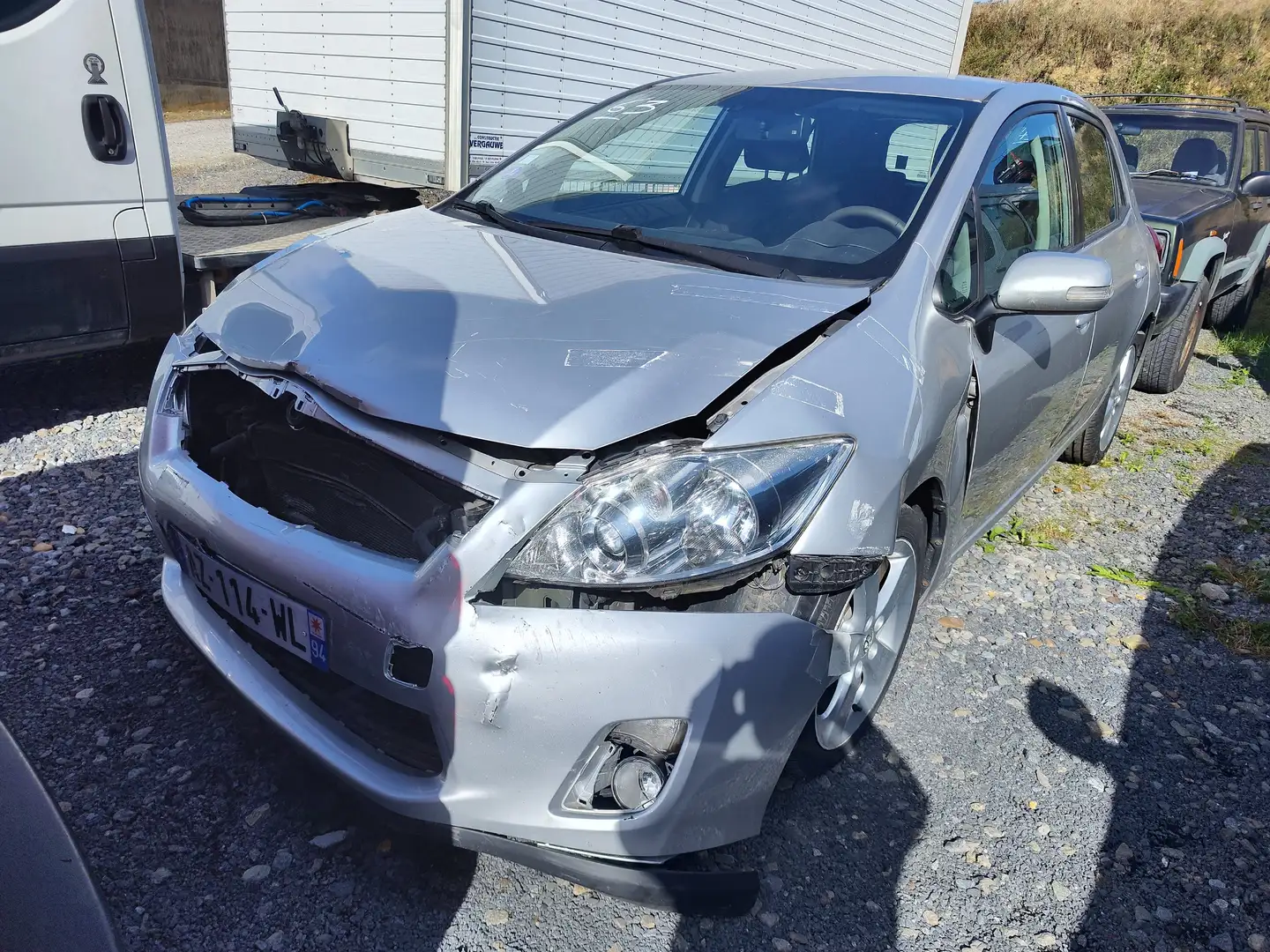 Toyota Auris 1.8i HSD  CVT Grau - 1