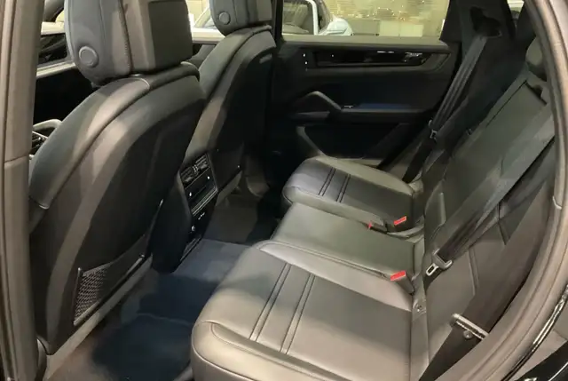 Porsche Cayenne Cayenne Coupe Black Edition Sportabgas 22 AHV etc Ansicht 26