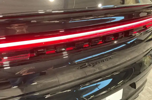 Porsche Cayenne Cayenne Coupe Black Edition Sportabgas 22 AHV etc Ansicht 17